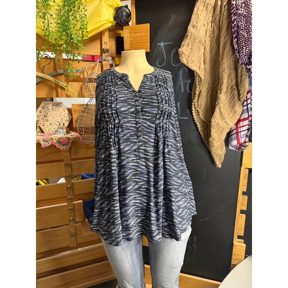 Avenue   Pullover Blouse  Size 26/28 in Black, Blue, White